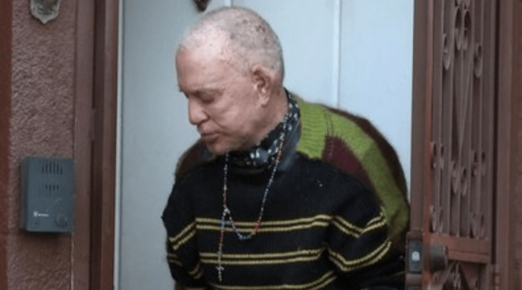 Αγνώριστος και αντιμέτωπος με έξωση ο Μίκι Ρουρκ…