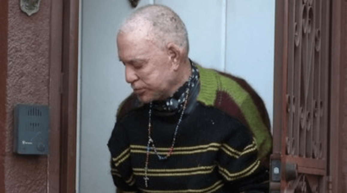 Αγνώριστος και αντιμέτωπος με έξωση ο Μίκι Ρουρκ...