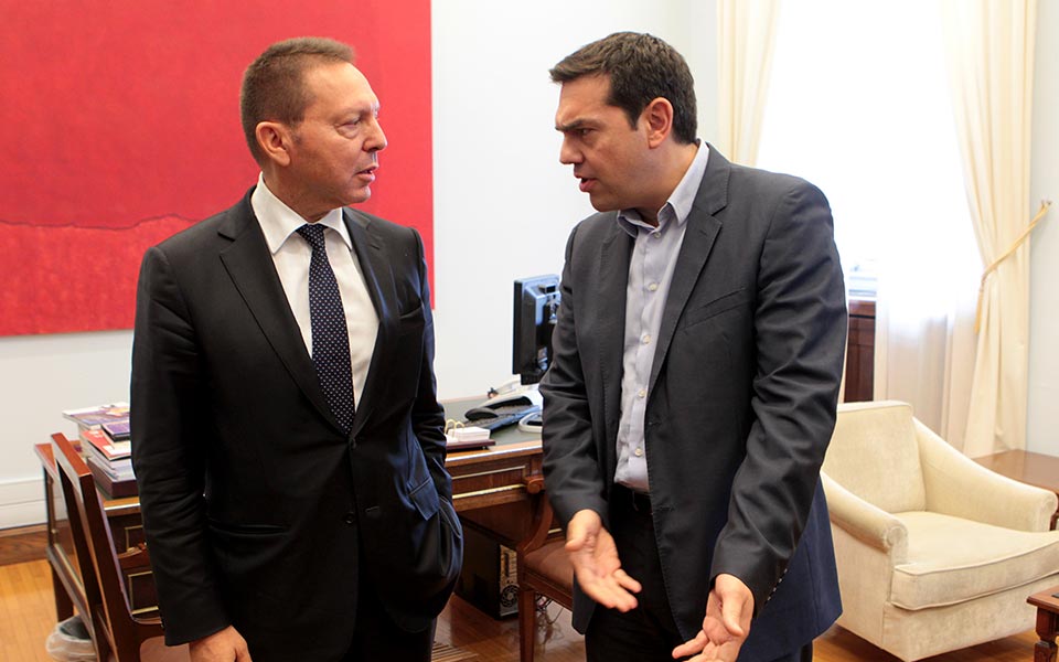 Τσίπρας για Στουρνάρα: Για να εξασφαλίσει 3η θητεία στην ΤτΕ υποβάλει τα διαπιστευτήρια του στον Μητσοτάκη…