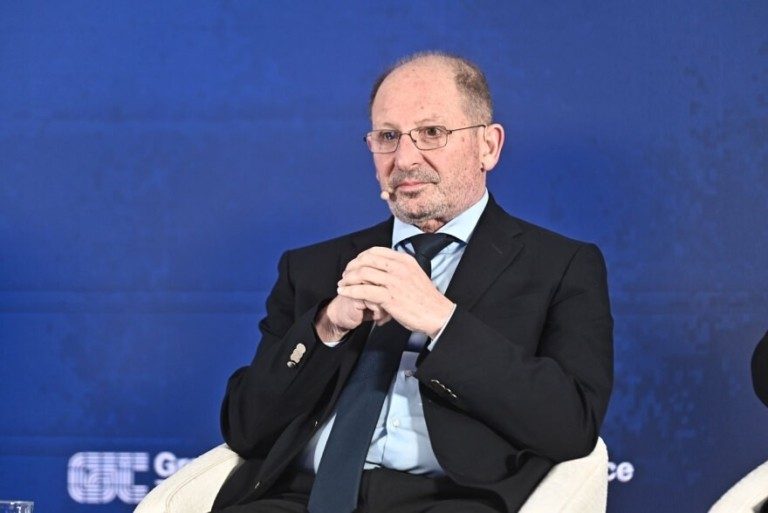 Θύελλα αντιδράσεων για τον CEO της Attica Group: «Τα εισιτήρια είναι ακριβά, αλλά όχι όσο οι ξαπλώστρες»…