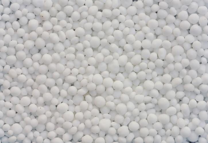 Νέο σοκ στις τιμές λιπασμάτων: Η εκτόξευση της ουρίας απειλεί ξανά το κόστος παραγωγής και τα ράφια των καταναλωτών