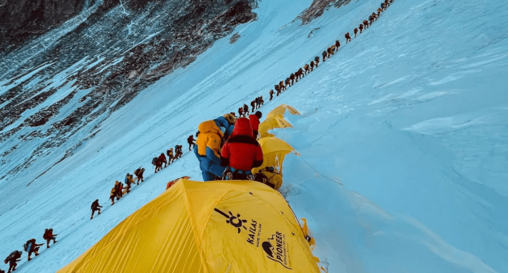 Απάτη εκατομμυρίων στο Έβερεστ: Δηλητηρίαζαν ορειβάτες για να δικαιολογούν αεροδιακομιδές!