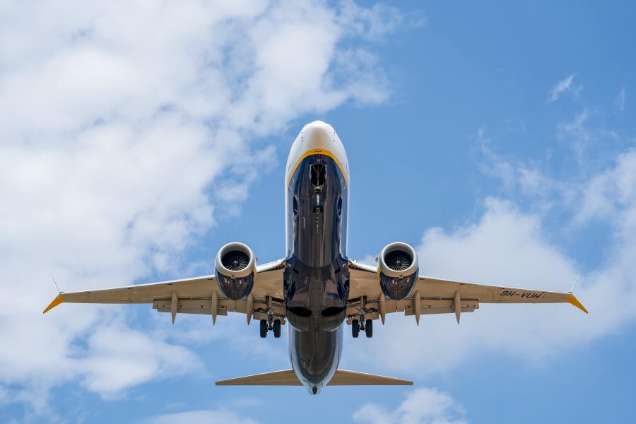 Αεροπορικές εταιρείες «κόβουν» δρομολόγια λόγω εκτίναξης του κόστους καυσίμων