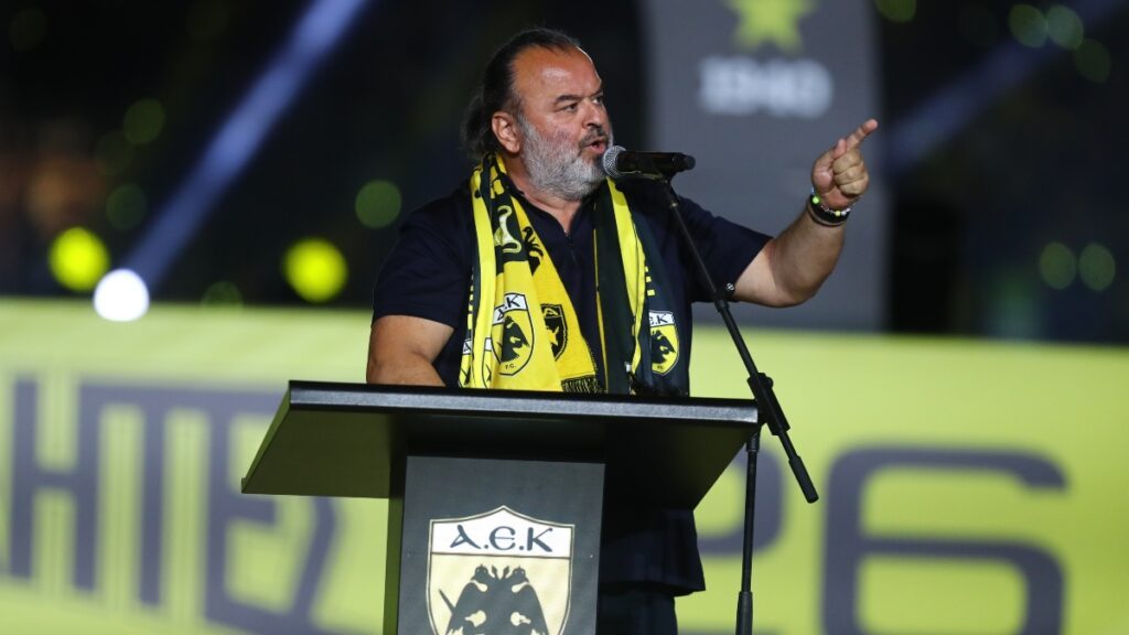 Τα έχωσε στις τράπεζες ο Μάριος Ηλιόπουλος: «Δεν θα ξαναμπούν ποτέ στη φανέλα της ΑΕΚ. Ξεπούλησαν τα δάνεια στα funds»