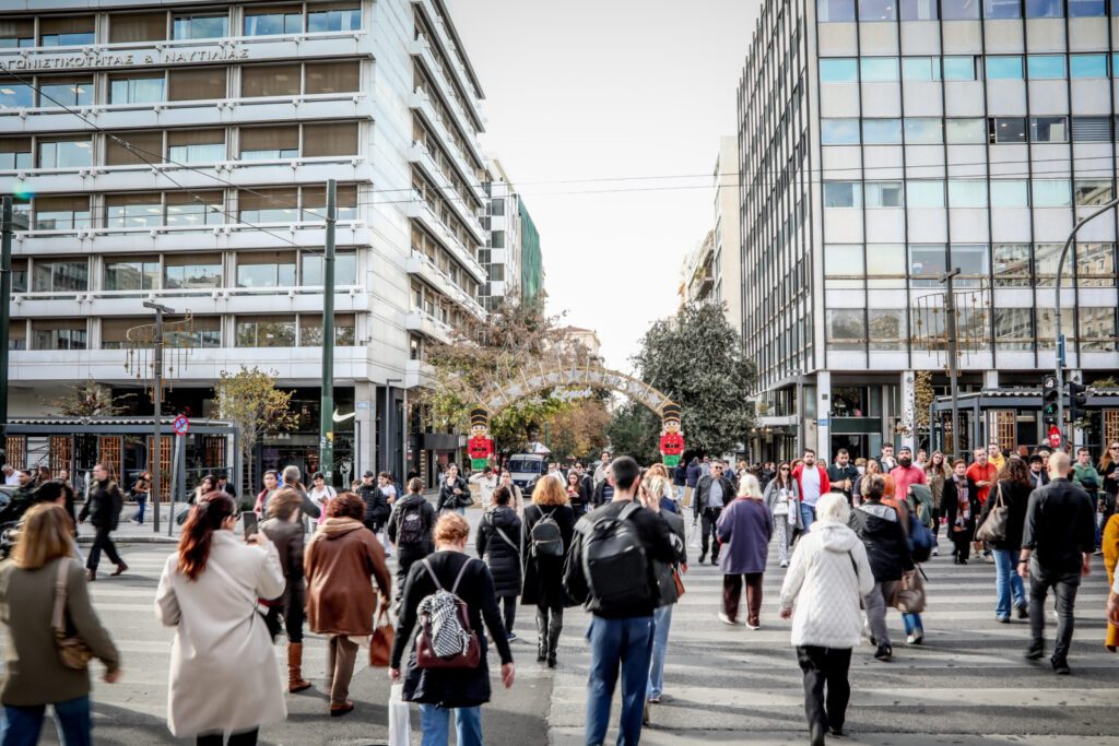 ΟΟΣΑ: Η εμπιστοσύνη των Ελλήνων στους θεσμούς καταρρέει. Ιστορικά χαμηλά για κυβέρνηση, κόμματα και Δικαιοσύνη!!
