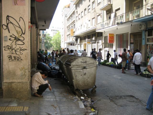 Το χάλι στο κέντρο της Αθήνας έχει ξεπεράσει κάθε όριο: Πώς επέτρεψαν να παρακμάσει έτσι η πρωτεύουσα;