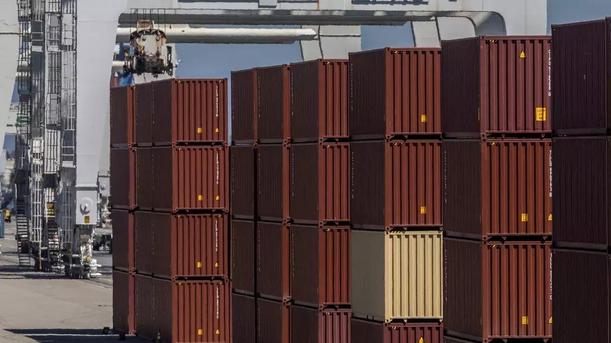 Θρίλερ με πολύ επικίνδυνο κοντέινερ στο λιμάνι του Πειραιά