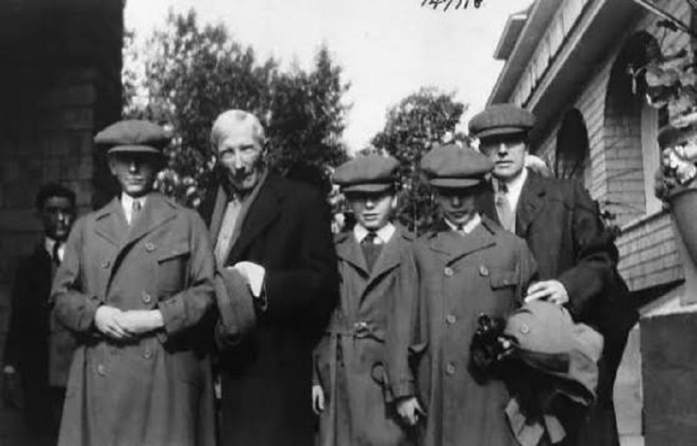 Πώς η περιουσία των Rockefeller πέρασε έξι γενιές χωρίς φόρο