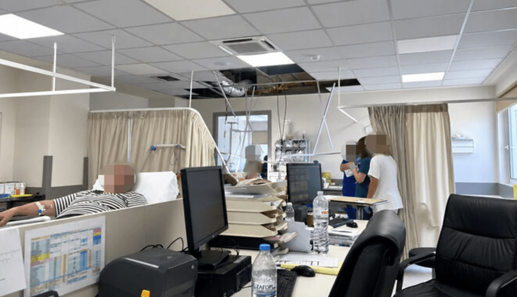 Κατέρρευσε οροφή στο Νοσοκομείο Κορίνθου μετά τα εγκαίνια!!