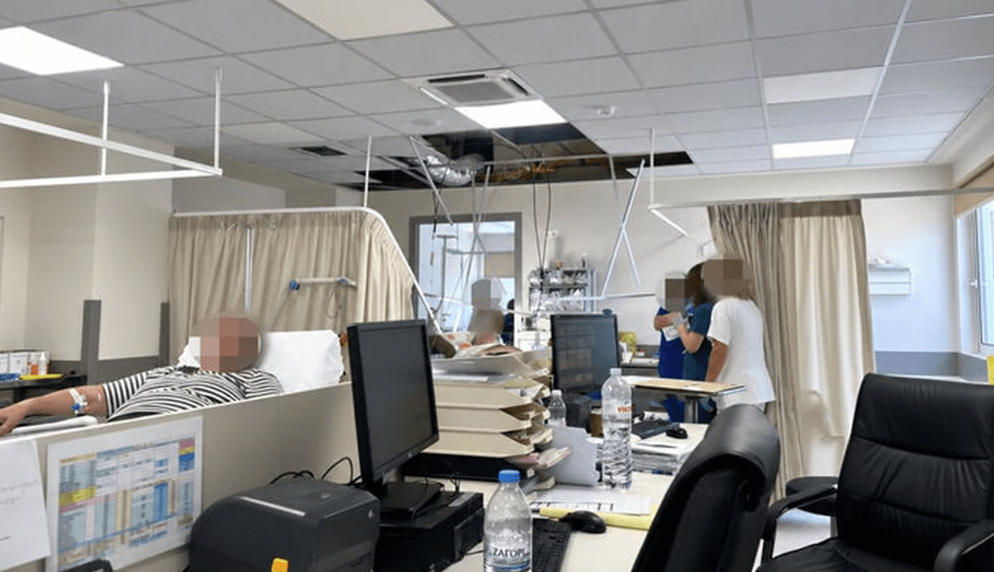 Κατέρρευσε οροφή στο Νοσοκομείο Κορίνθου μετά τα εγκαίνια!!