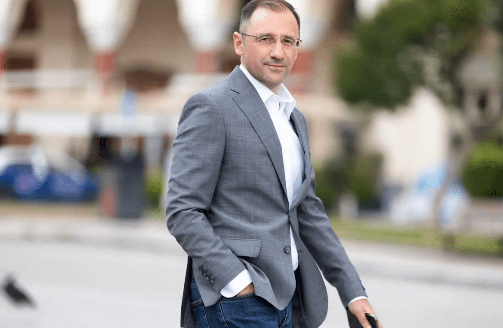 Πρώην πολιτευτής της ΝΔ: «Μία ολόκληρη κοινωνία αφαιμάζεται φορολογικά για να μειωθεί δήθεν το δημόσιο χρέος»