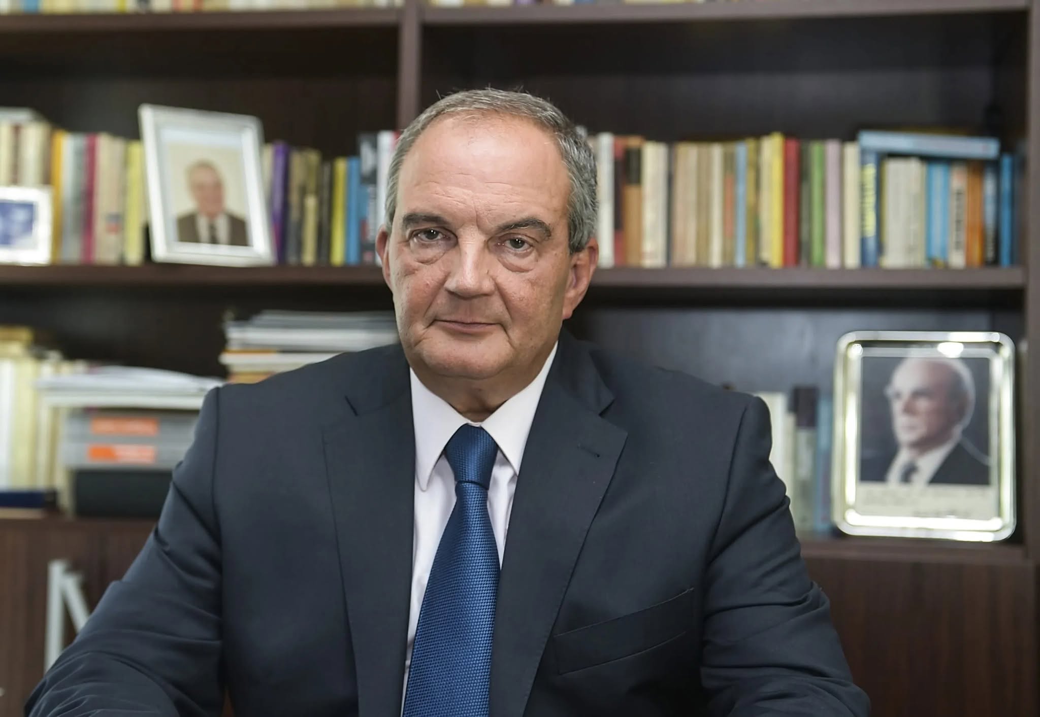 Δείτε πόσα λεφτά μοίραζε ο Καραμανλής στους δημοσιογράφους που σήμερα τον βρίζουν!