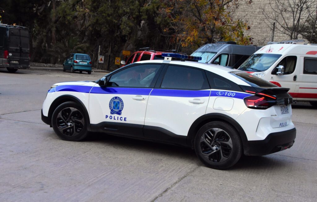 Πήγαν να αγοράσουν αυτοκίνητο, τους έβγαλαν πιστόλι και τους έκλεψαν 27.000 ευρώ