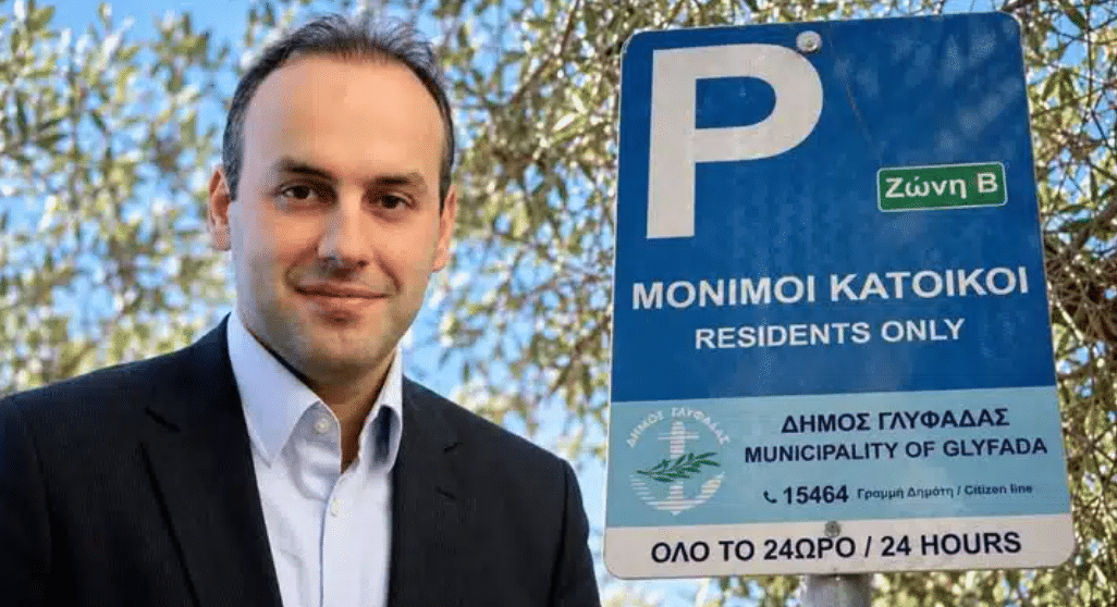 Σε άλλους «νοικιάστηκαν» οι θέσεις στάθμευσης στη Γλυφάδα